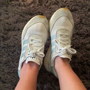 Women’s sneakers